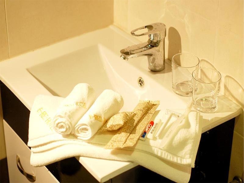 Ernes Hotel Bandar Perda Kampong Permatang Batu Buitenkant foto